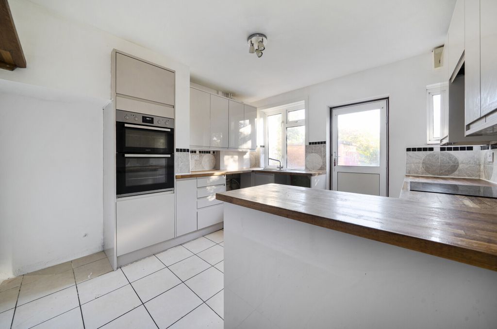 Property photo 3 of 13 1357735-13-68Da4B...