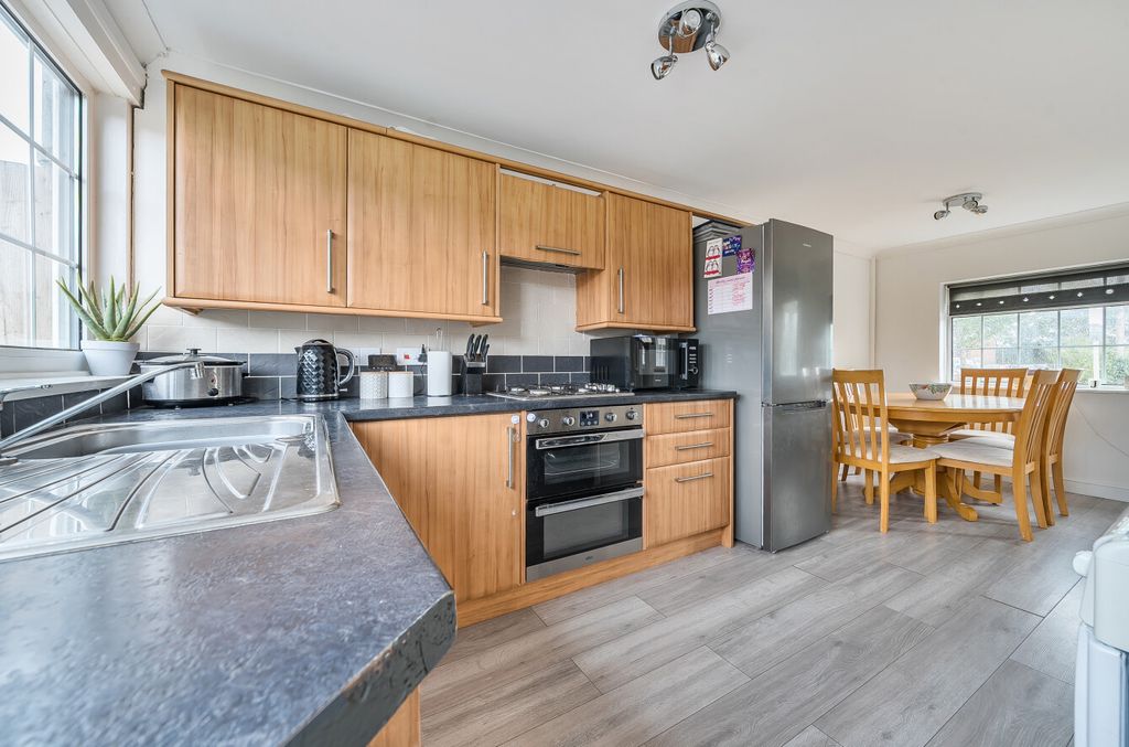 Property photo 2 of 13 1372039-4-68Fa3E8...