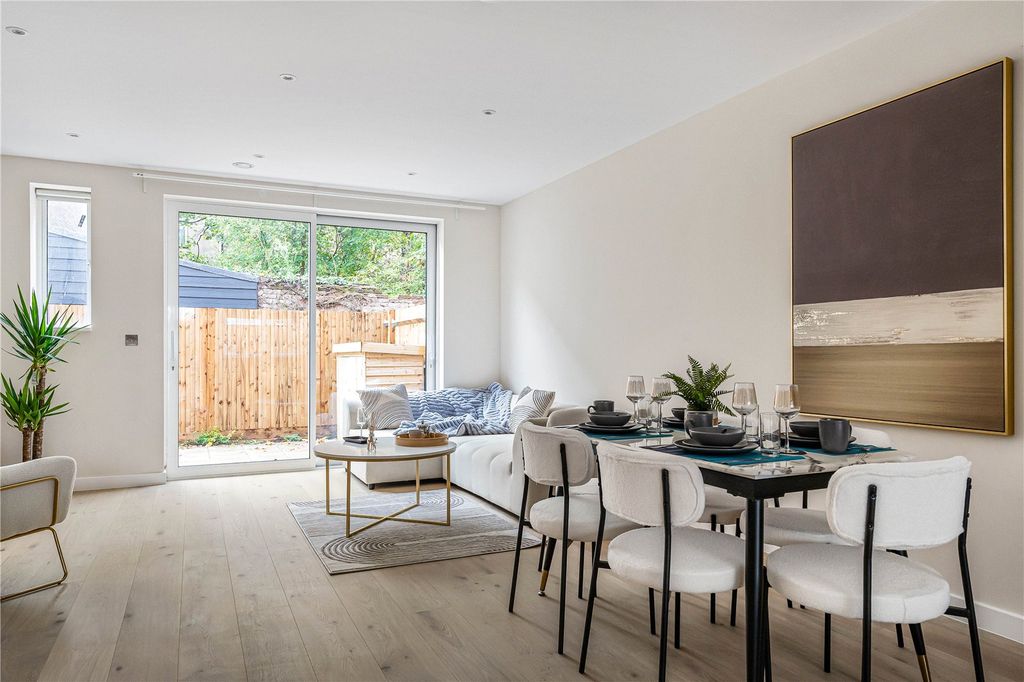 Property photo 3 of 19 Dining