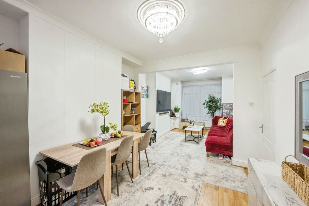 Property photo 3 of 14