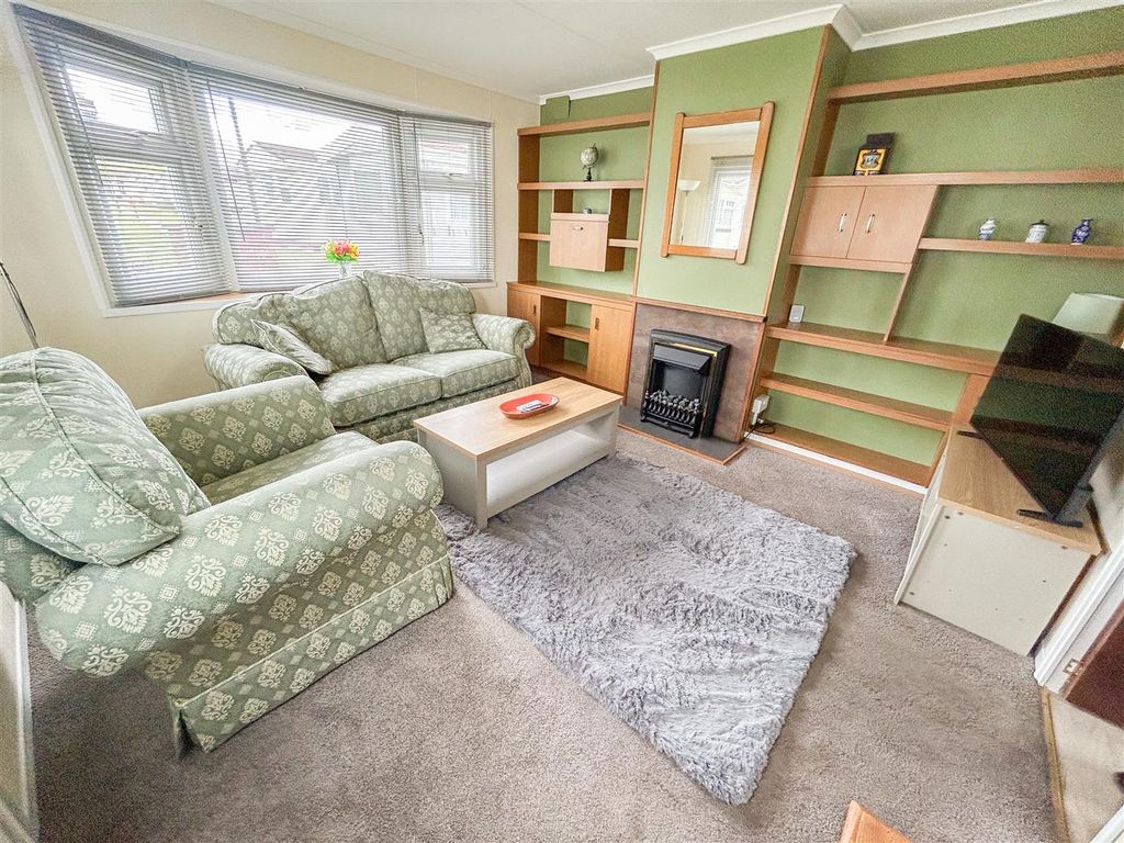 Property photo 2 of 10 Lounge