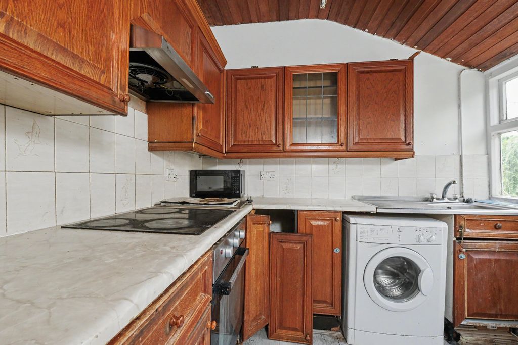 Property photo 2 of 19 154 New Town Street, Luton, Lu1 3Ef