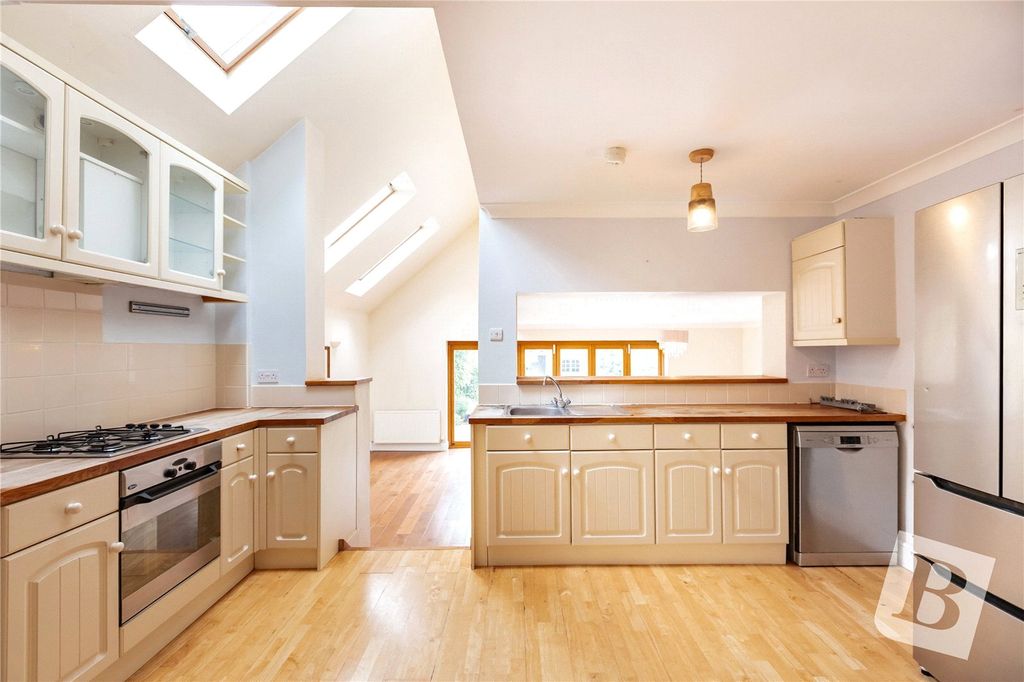 Property photo 2 of 16 Picture No. 17