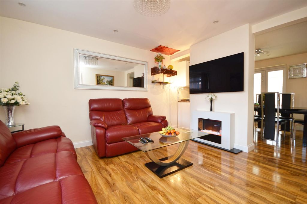 Property photo 3 of 12 Sitting Room