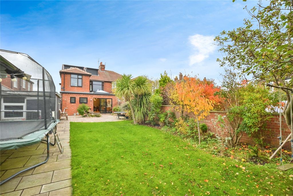 Property photo 2 of 25 Picture No. 08