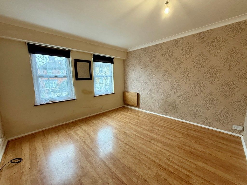 Property photo 3 of 6 Living Room/Bedroom