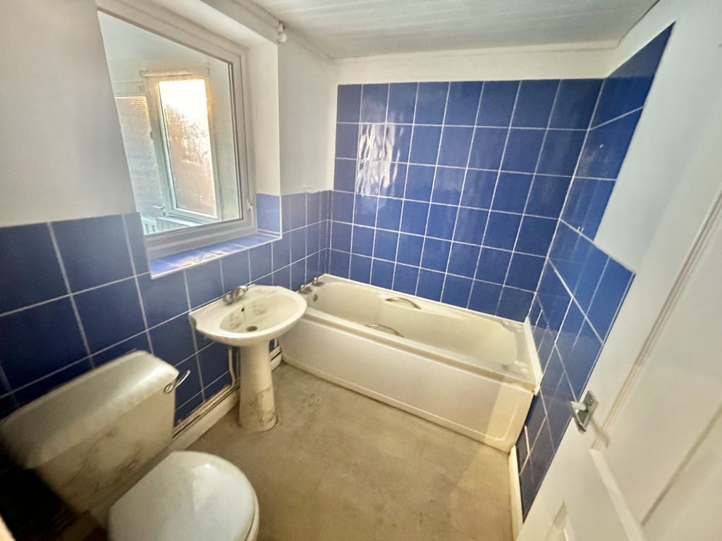 Property photo 3 of 6 Gallery