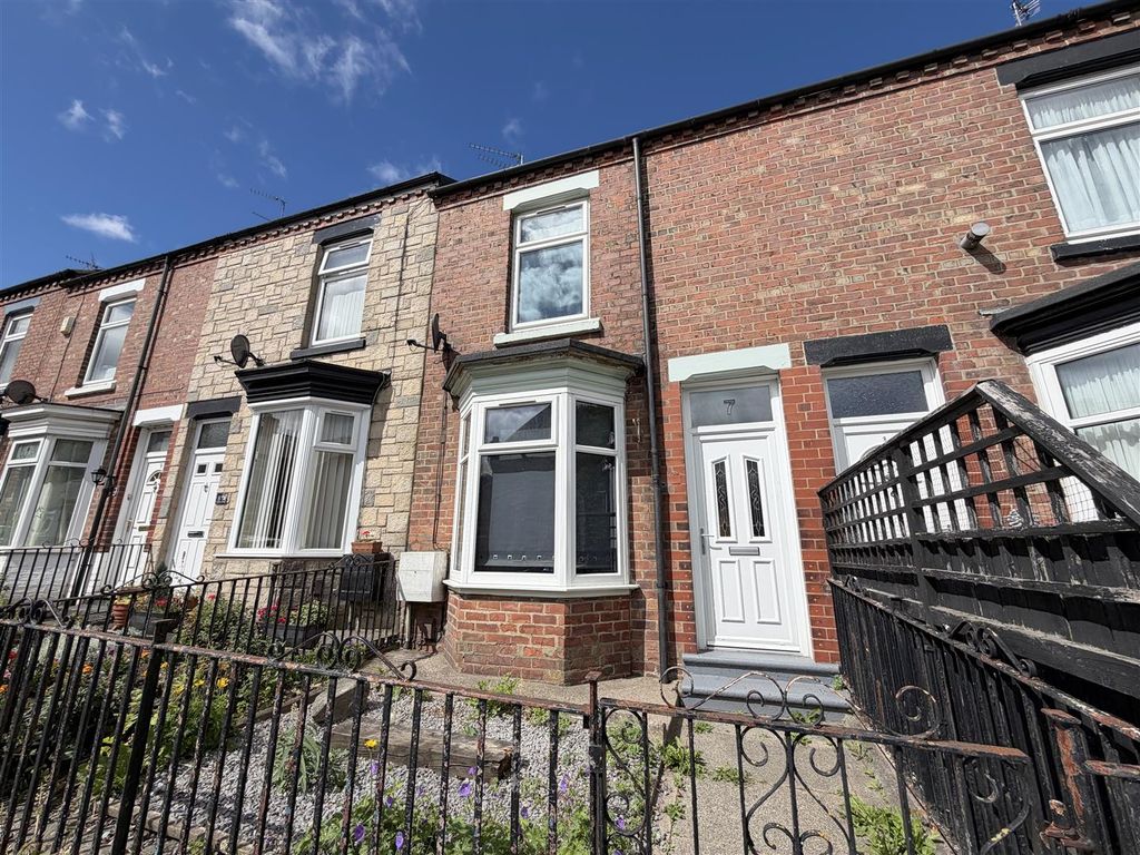 Property photo 1 of 9 Externally