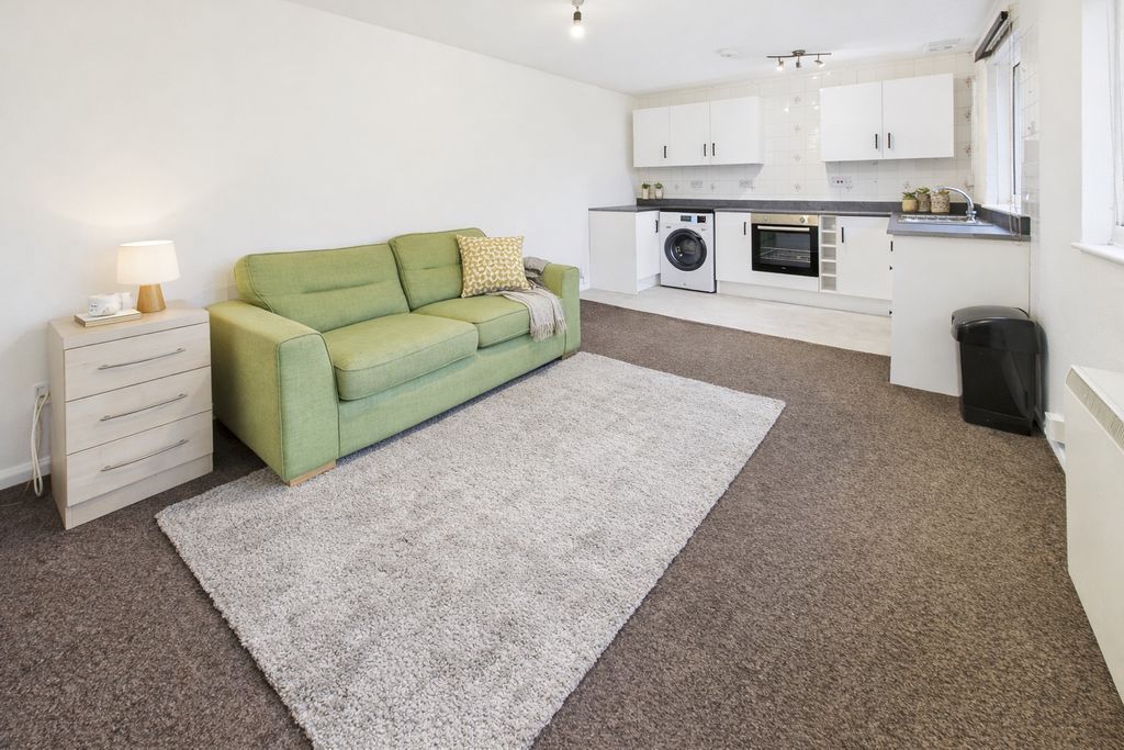 Property photo 2 of 6 Photo 4