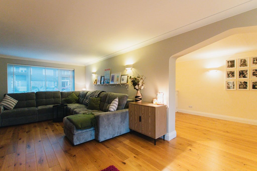 Property photo 3 of 21