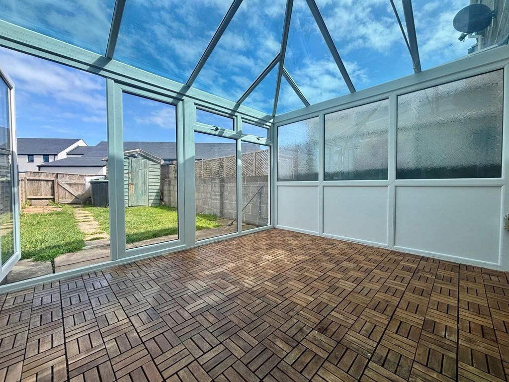 Property photo 3 of 11 Conservatory.Jpg