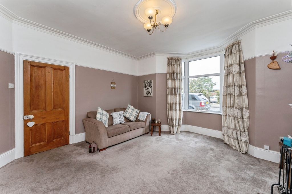 Property photo 3 of 17 Image 2