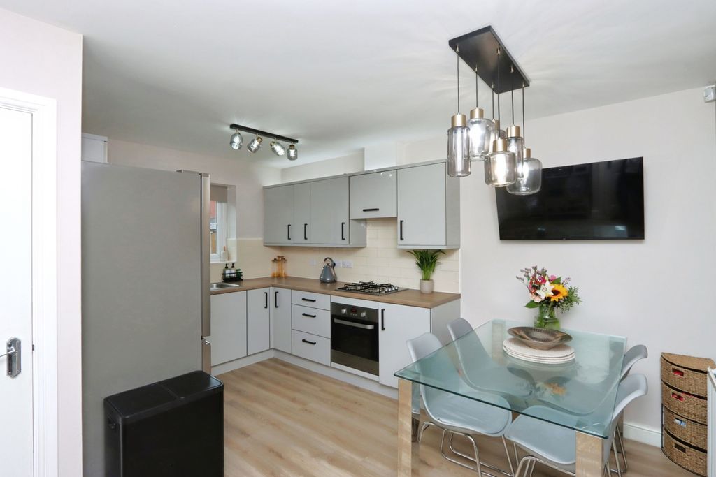 Property photo 2 of 15 Photo