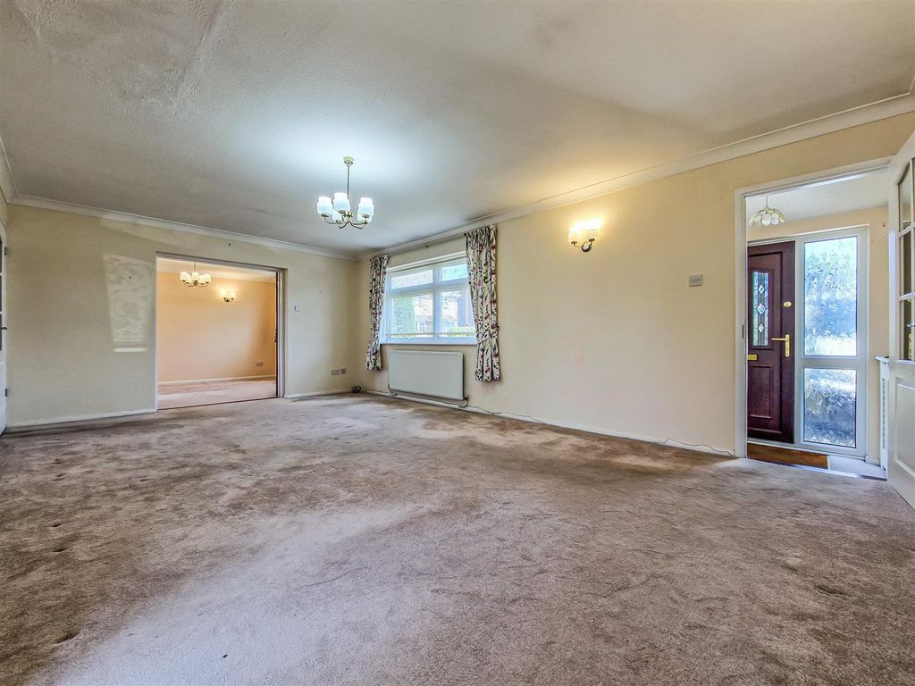 Property photo 3 of 17 Living Room