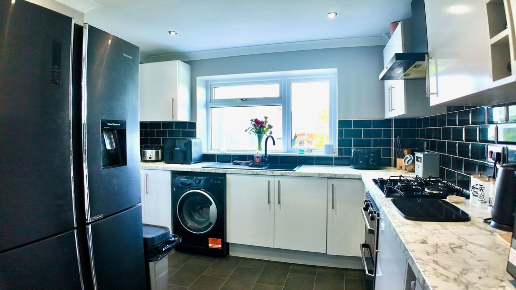 Property photo 2 of 32