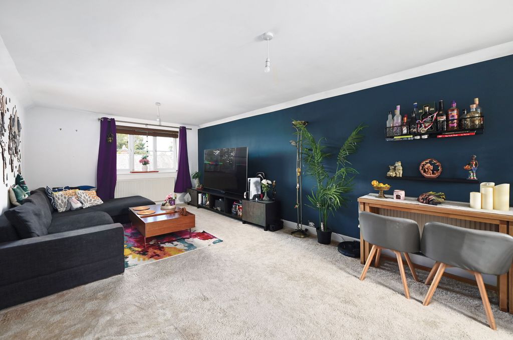 Property photo 2 of 5 11 Alpha House (4)