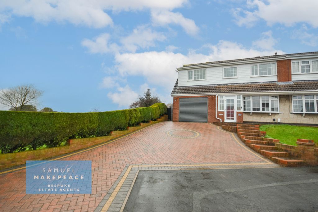 Property photo 1 of 30 Five Bedroom Semi Detached Surrounded By Fields