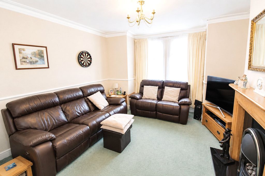 Property photo 2 of 9 Picture No. 28