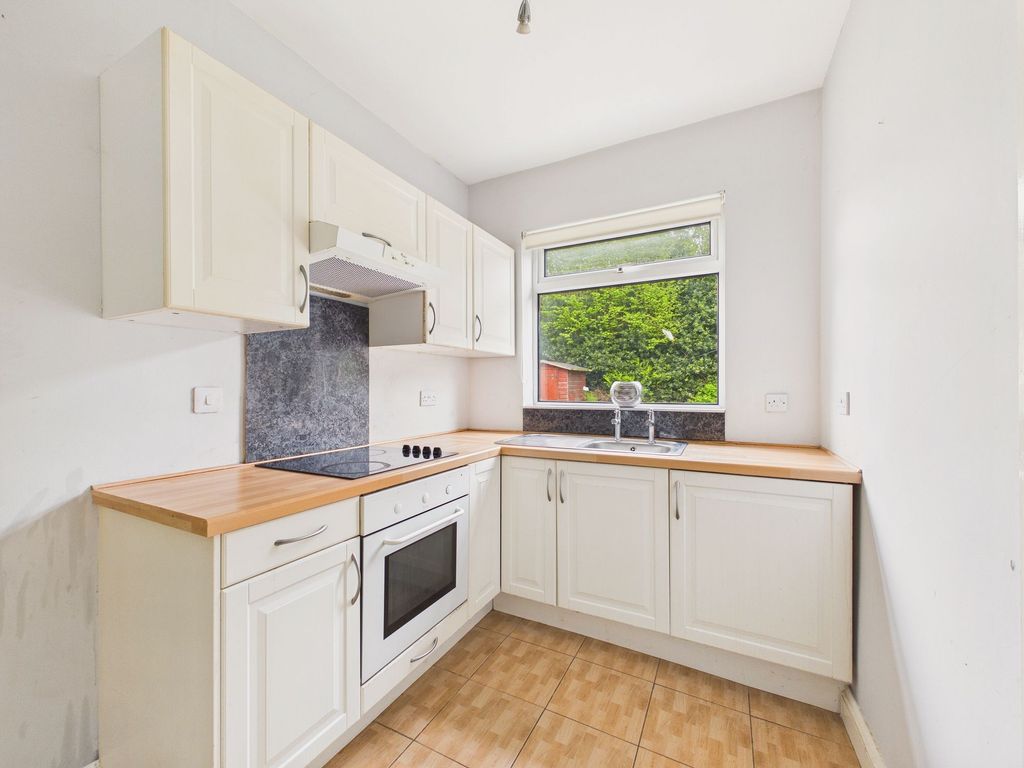 Property photo 3 of 9 Kitchen
