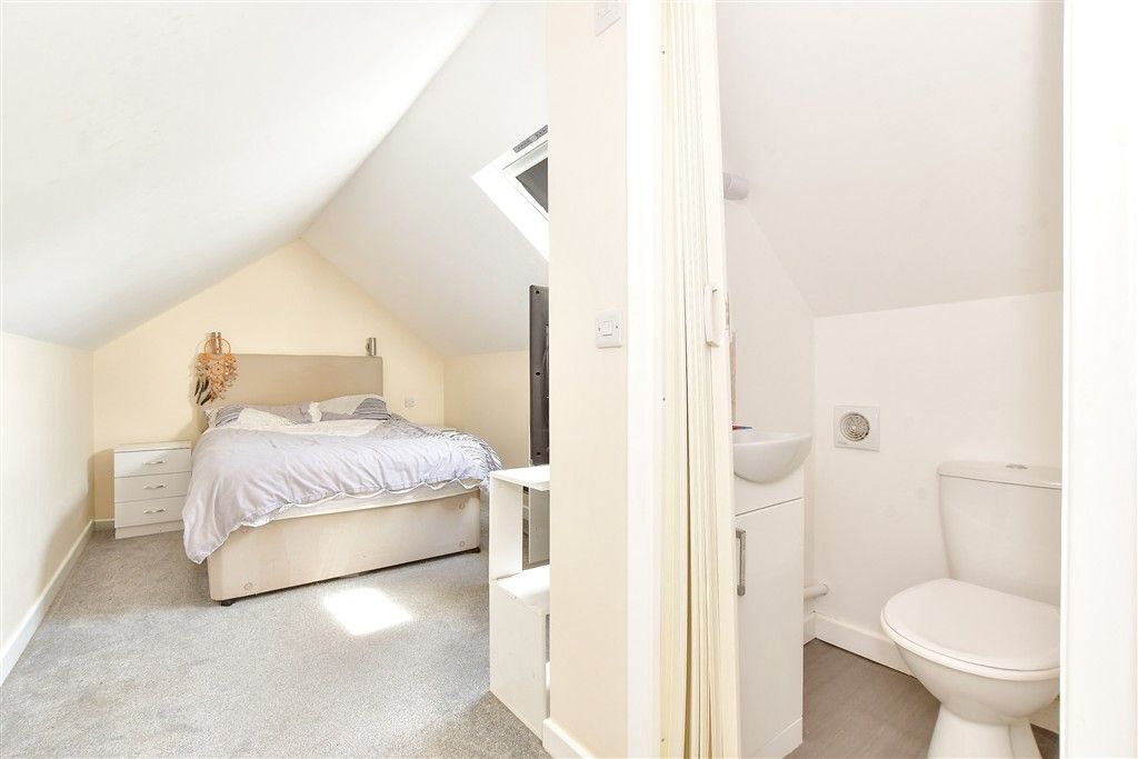 Property photo 3 of 11 Loft Room