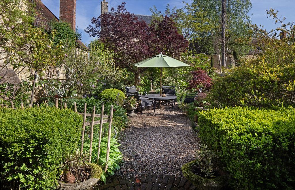 Property photo 3 of 14 Garden