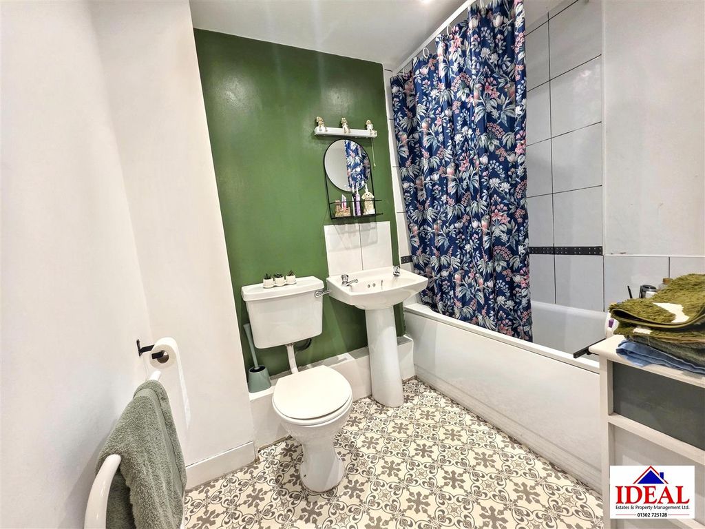 Property photo 3 of 8 1000056293.Jpg