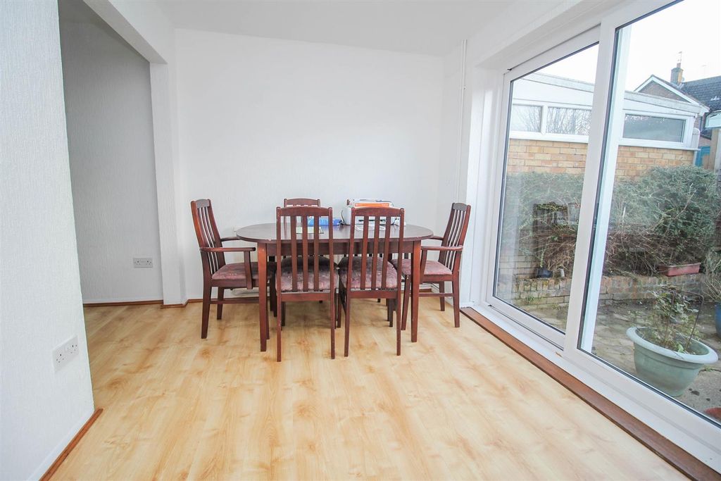 Property photo 3 of 13 Dining Area