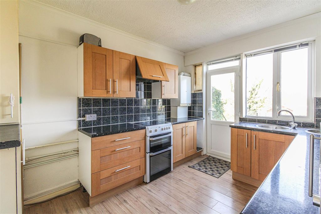 Property photo 3 of 12 Kitchen