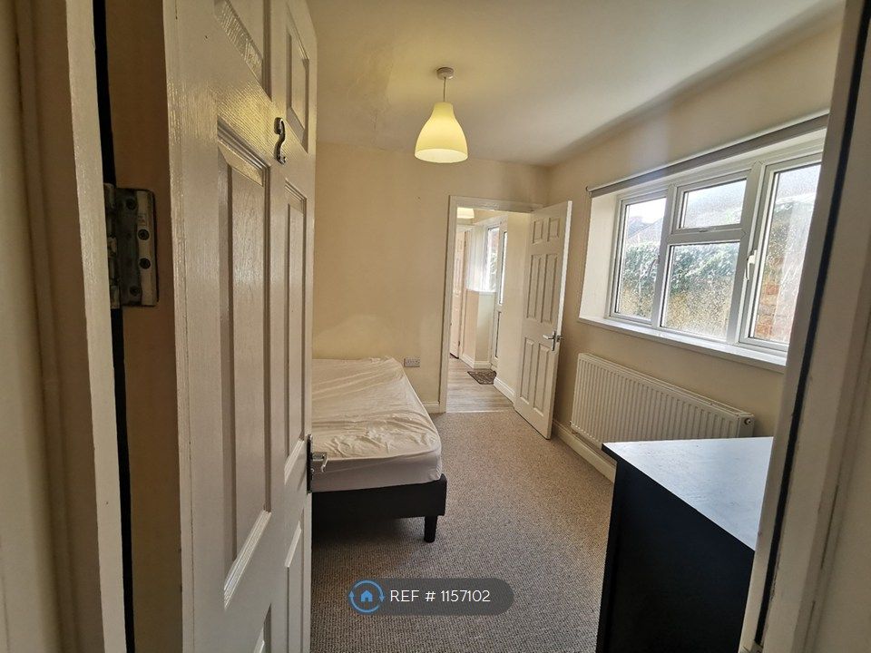 Property photo 1 of 35 Studio Flat 2