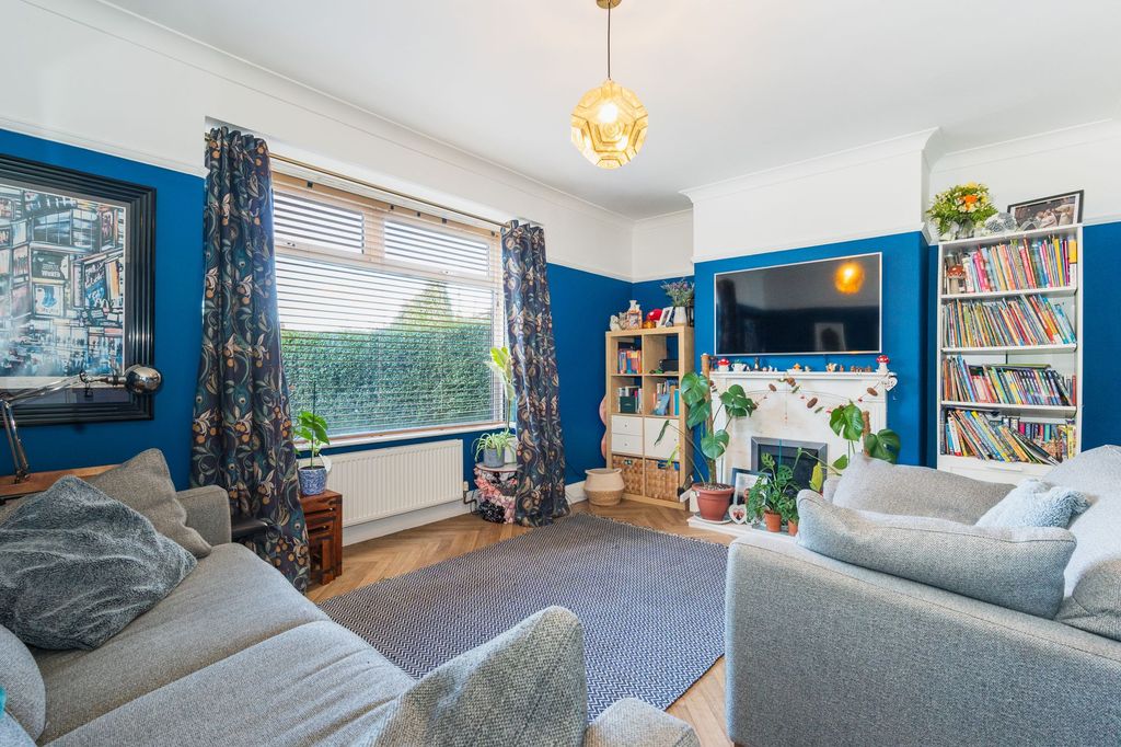 Property photo 2 of 32