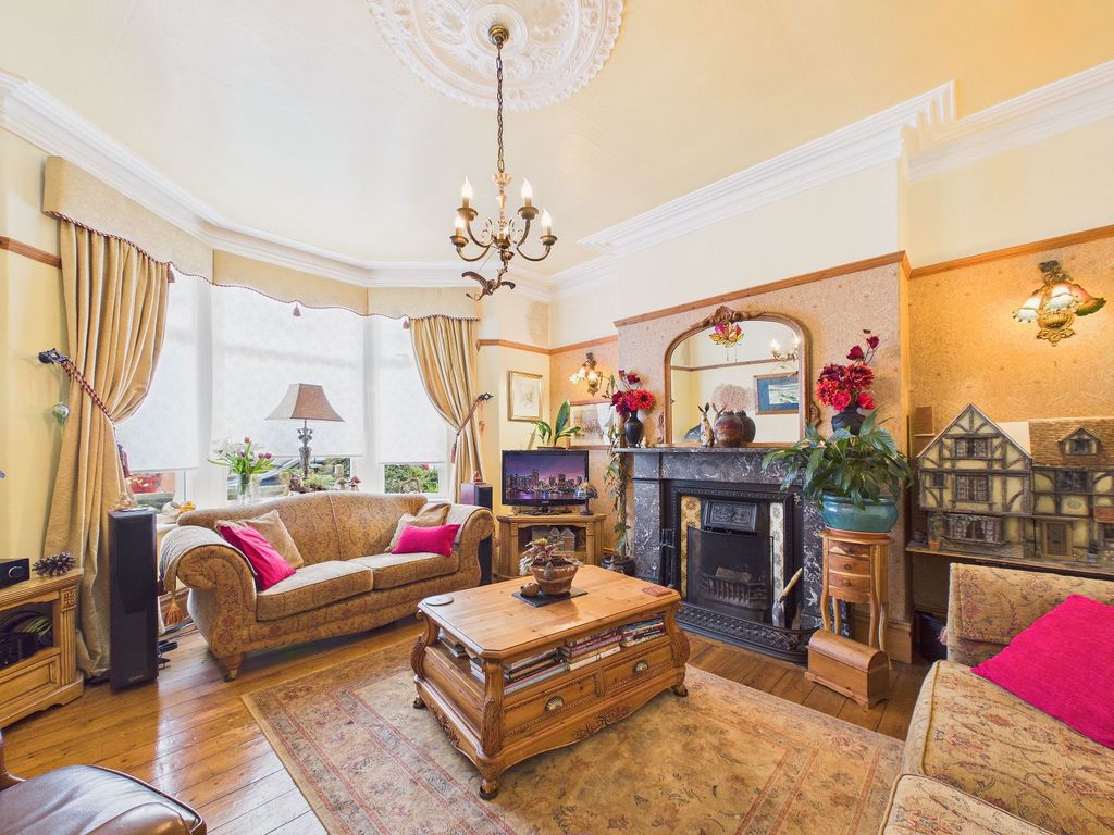 Property photo 2 of 14 Lounge