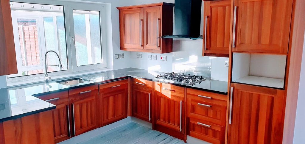 Property photo 1 of 32