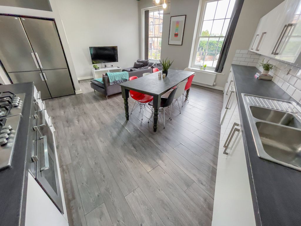 Property photo 1 of 10 4D17C419-9D5B-4354-Bf72-8D05B0CE6F1D_1_100_O