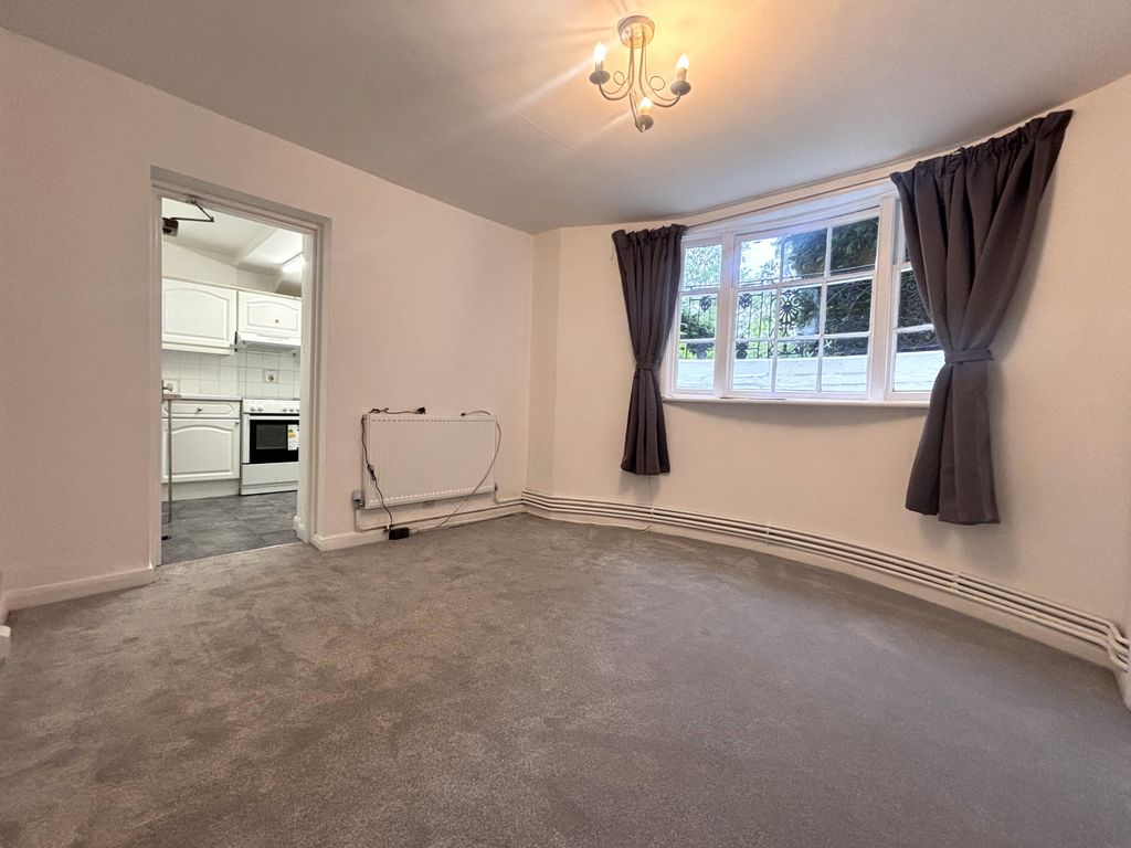 Property photo 3 of 8 Gallery