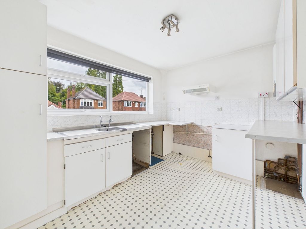 Property photo 3 of 17 Kitchen