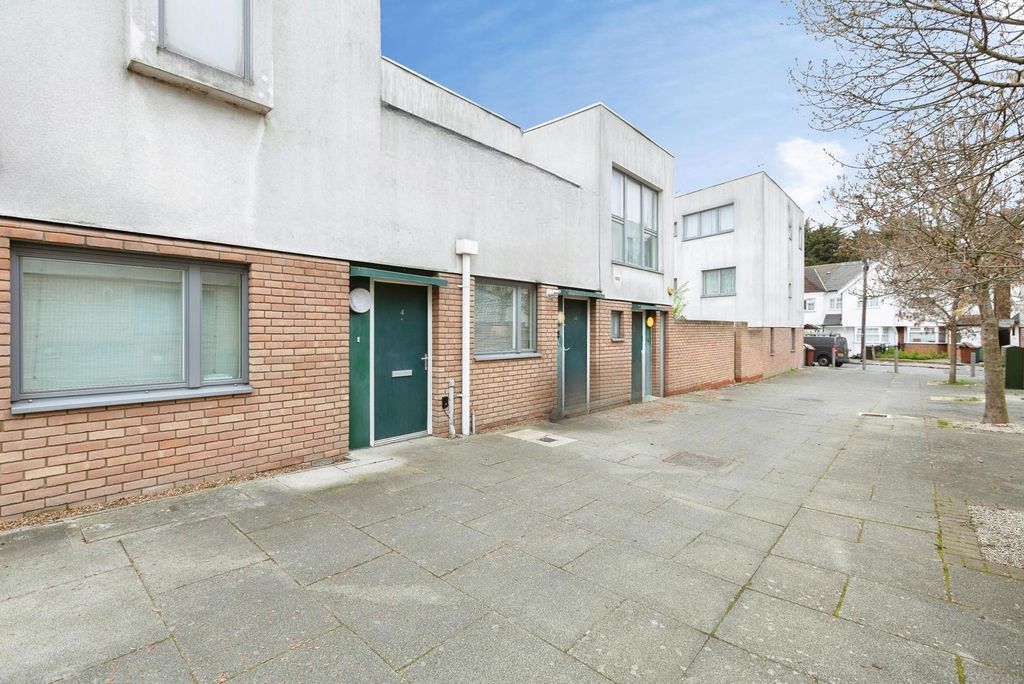 Property photo 1 of 18 Pbox-Img.Jpg