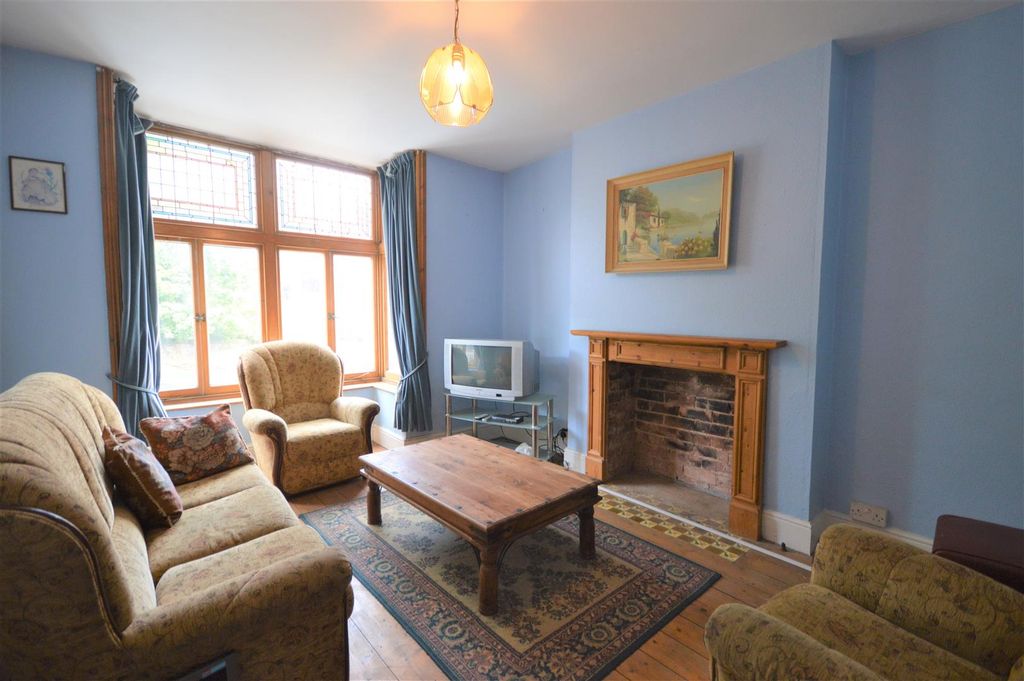 Property photo 3 of 12 Living Room