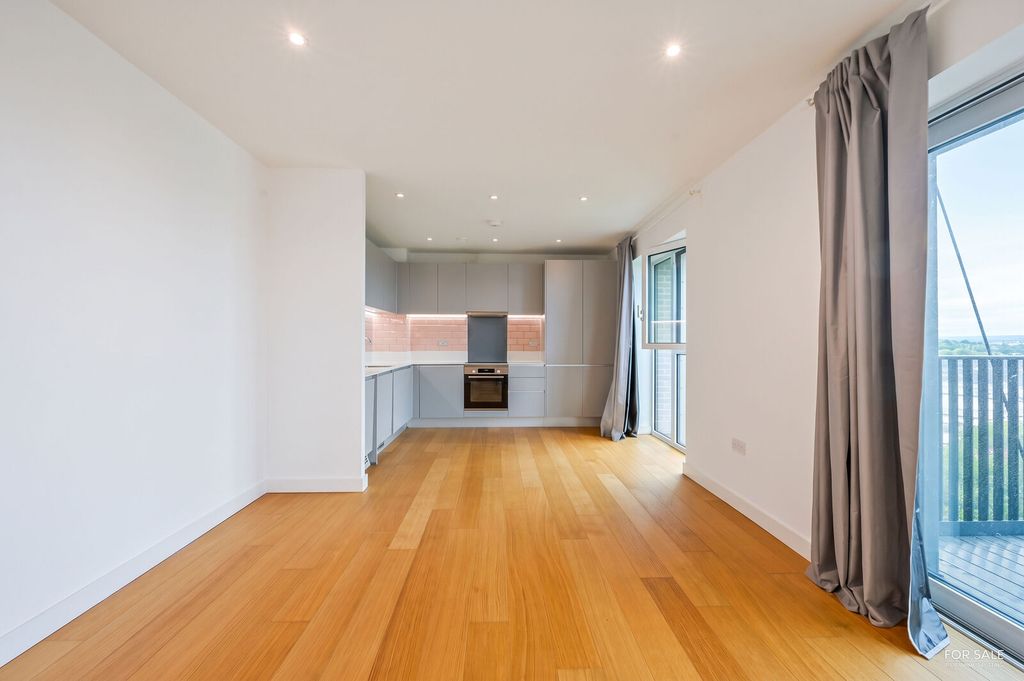 Property photo 3 of 7
