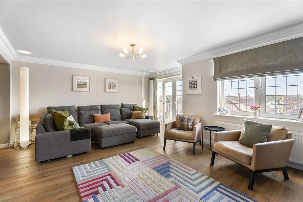 Property photo 2 of 40 71 Hillpark Grove