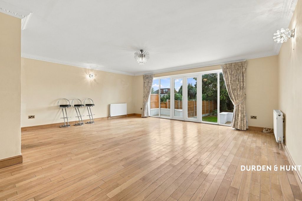 Property photo 2 of 27