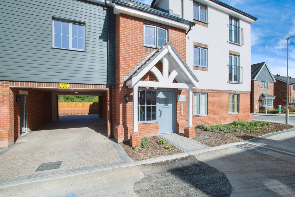 Property photo 2 of 8