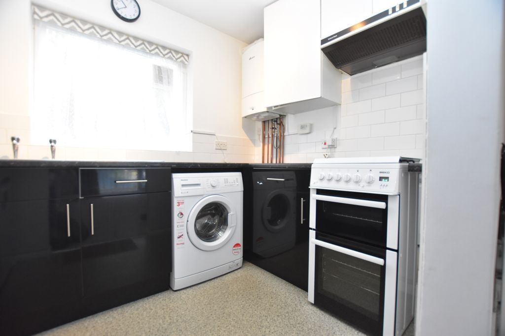 Property photo 3 of 7 Kitchen