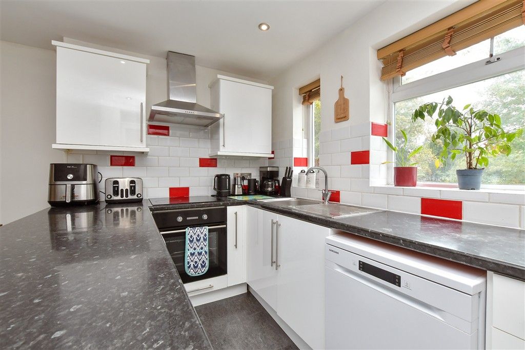 Property photo 2 of 18 Kitchen