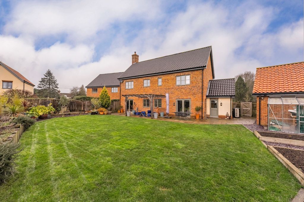 Property photo 2 of 30