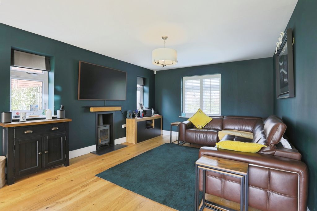 Property photo 3 of 22 Lounge