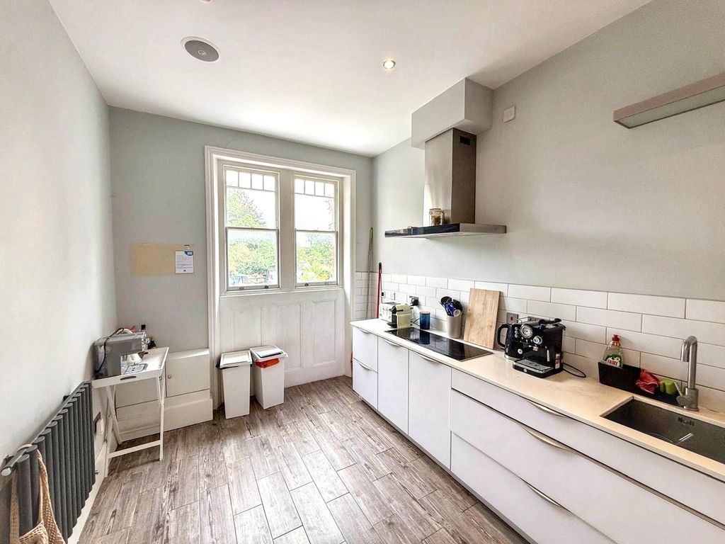 Property photo 1 of 11 Picture No. 27