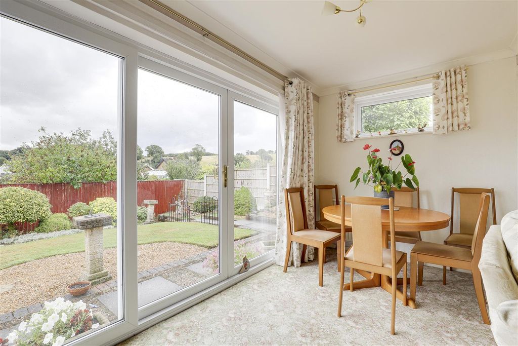 Property photo 3 of 17 10218.Jpg