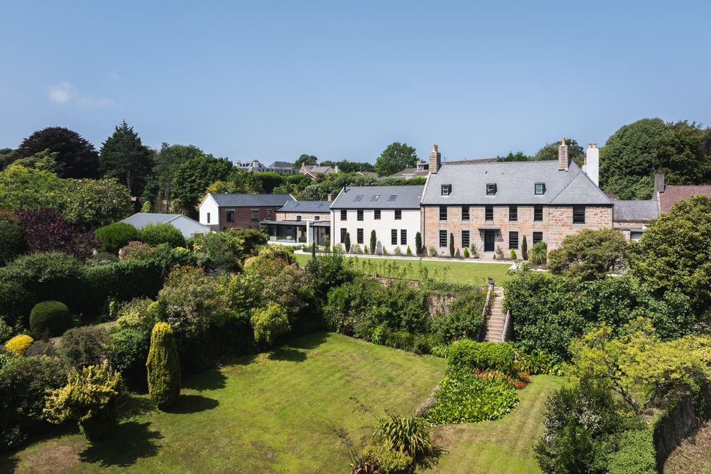 Property photo 1 of 20