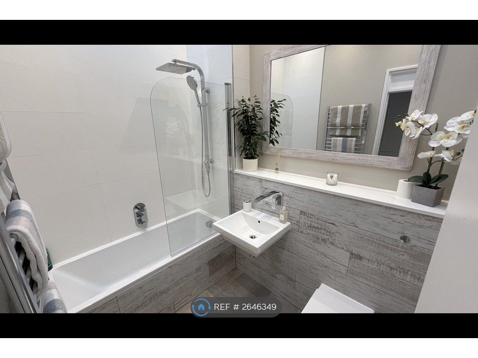 Property photo 3 of 27 Bathroom