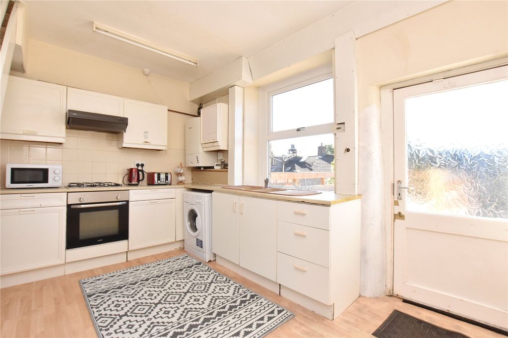 Property photo 3 of 25 Kitchen